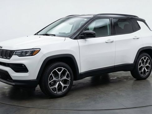 Used 2025 Jeep Compass Limited AWD/4WD image 3