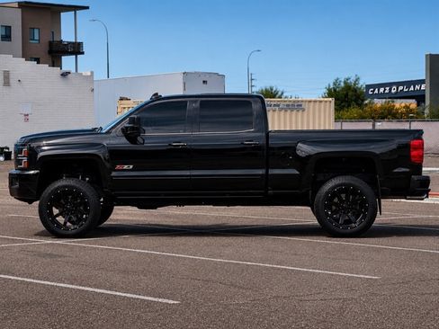 Used 2017 Chevrolet Silverado 2500 LTZ w/ Midnight Edition AWD/4WD image 6