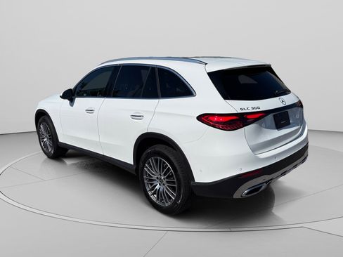 Used 2026 Mercedes-Benz GLC 300 4MATIC image 3
