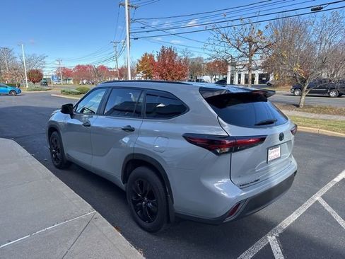 Certified 2024 Toyota Highlander XLE image 7