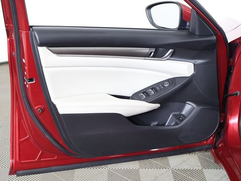 Used 2018 Honda Accord LX image 19