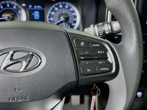 Used 2021 Hyundai Venue SE FWD image 19