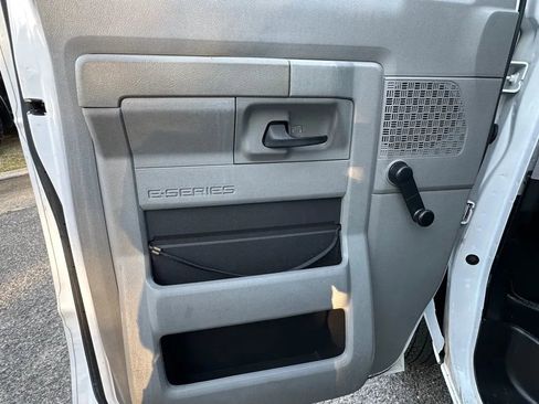 Used 2015 Ford E-350 and Econoline 350 Super Duty image 13