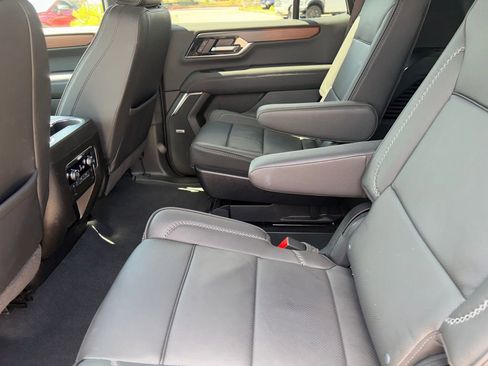 Used 2025 GMC Yukon Denali AWD/4WD image 26