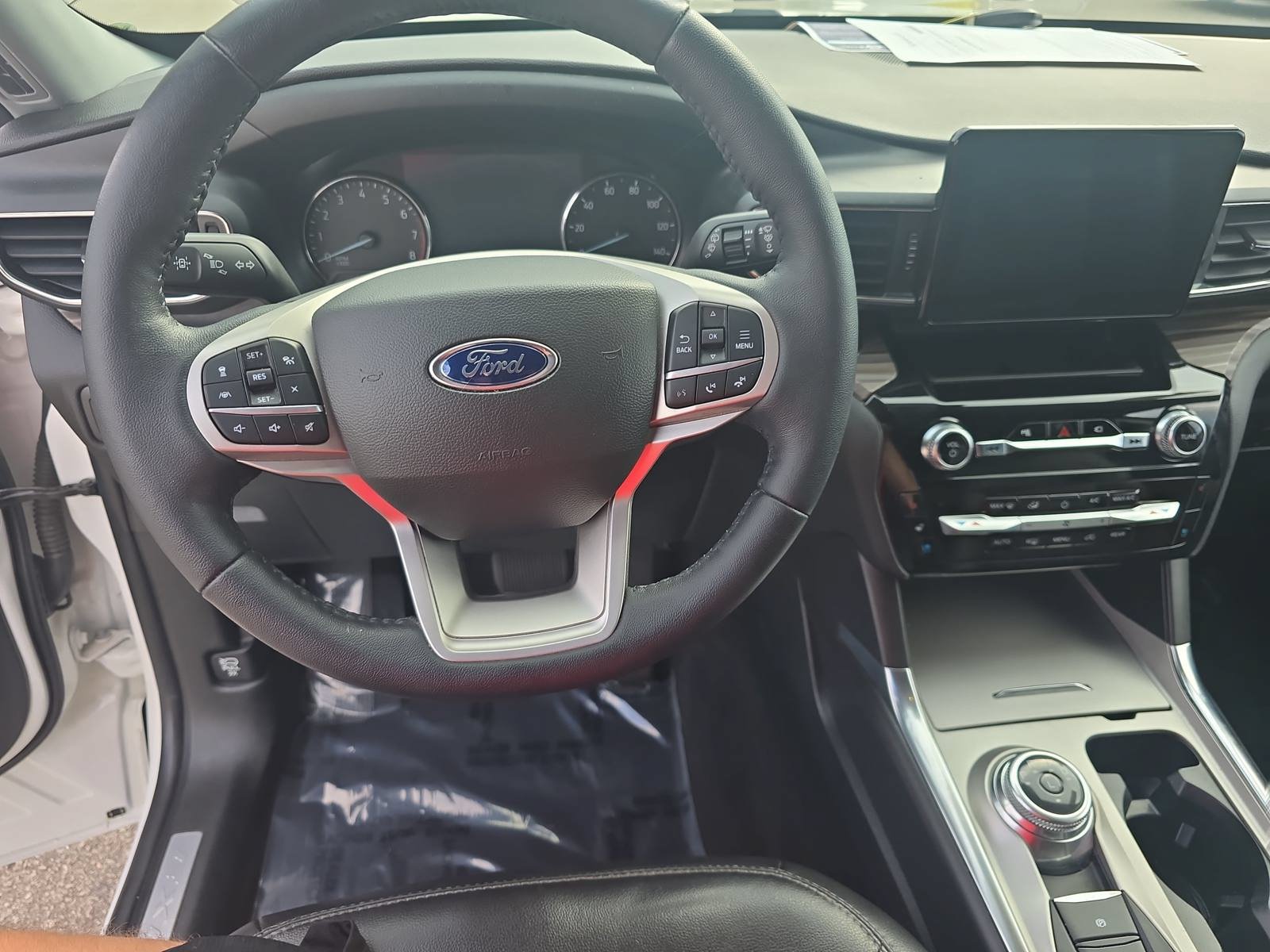 Used 2022 Ford Explorer Limited w/ Equipment Group 301A AWD/4WD image 15