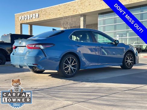 Used 2024 Toyota Camry SE image 2