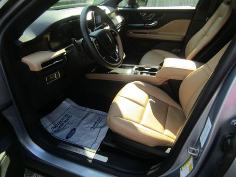 Used 2022 Lincoln Corsair Reserve w/ Equipment Group 201A image 12