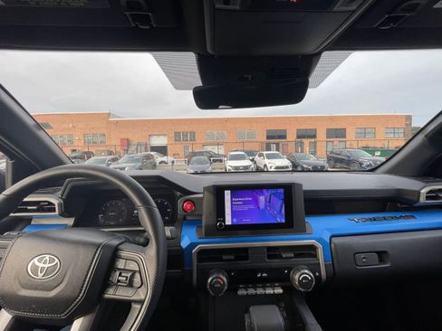 Used 2025 Toyota Tacoma TRD Off-Road image 32