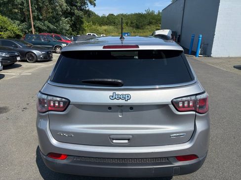 Used 2018 Jeep Compass Latitude w/ Cold Weather Group AWD/4WD image 14
