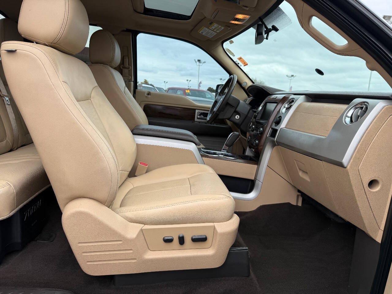 Used 2014 Ford F150 Lariat w/ Equipment Group 502A Luxury AWD/4WD image 14