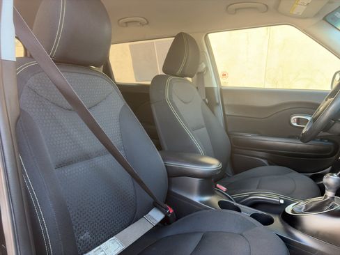 Used 2014 Kia Soul + FWD image 27