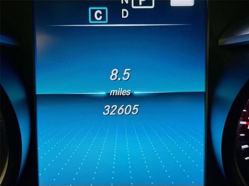 Used 2020 Mercedes-Benz GLC 300 4MATIC image 4