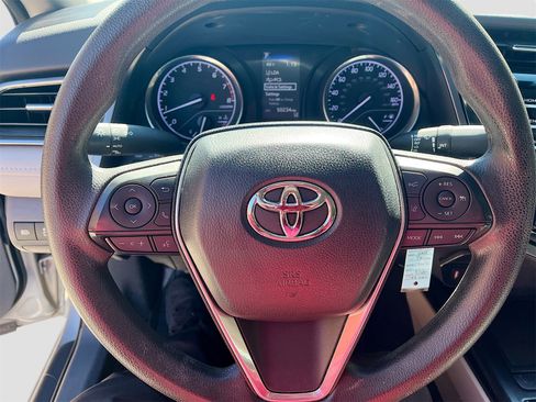 Used 2019 Toyota Camry LE image 11