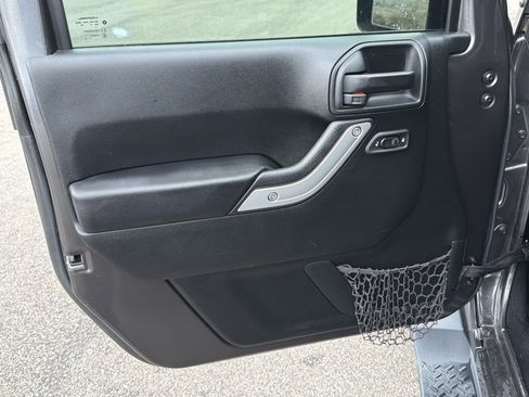 Used 2017 Jeep Wrangler Unlimited Sahara w/ Max Tow Package image 28