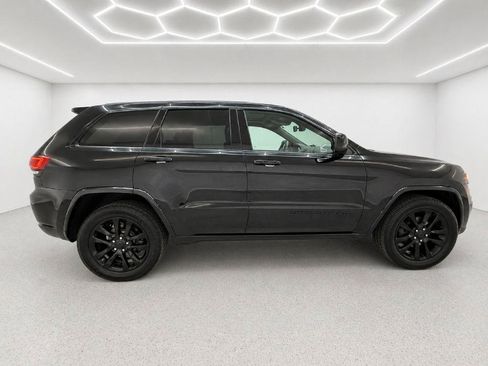 Used 2019 Jeep Grand Cherokee Altitude AWD/4WD image 2