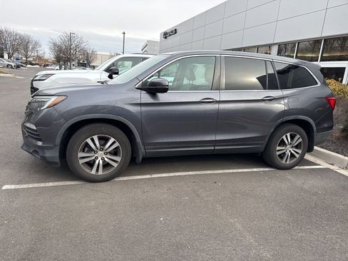 Used 2017 Honda Pilot EX image 4