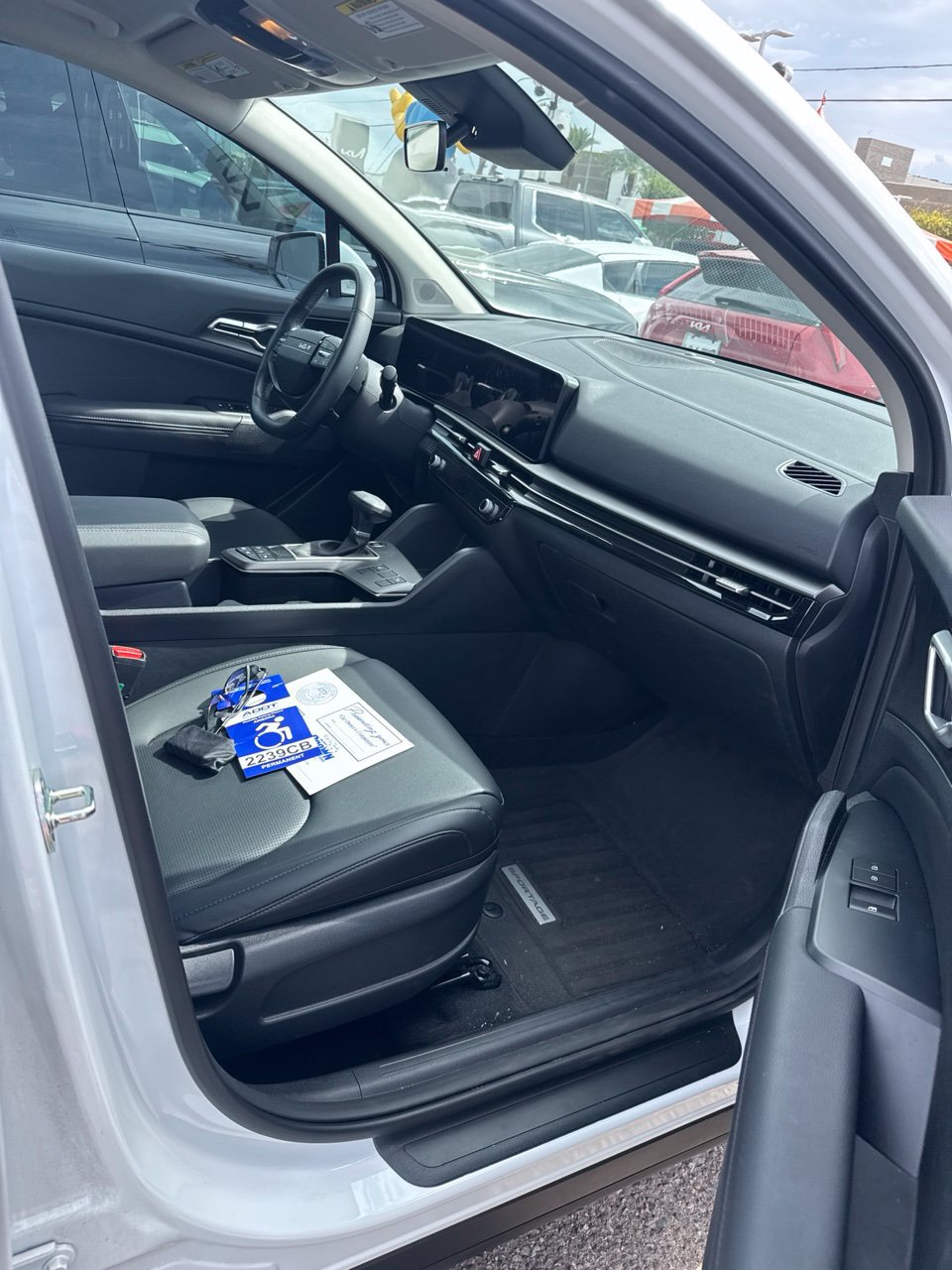 Used 2026 Kia Sportage EX FWD image 13