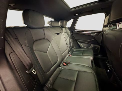 Certified 2020 Porsche Macan AWD/4WD image 29