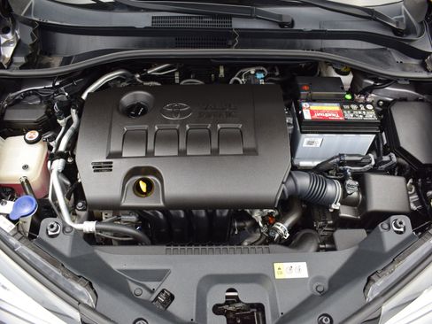 Used 2019 Toyota C-HR XLE image 9