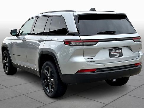 New 2025 Jeep Grand Cherokee Altitude image 12