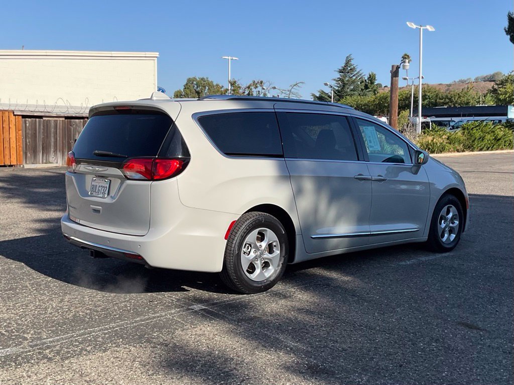 Used 2017 Chrysler Pacifica Touring-L Plus FWD image 6