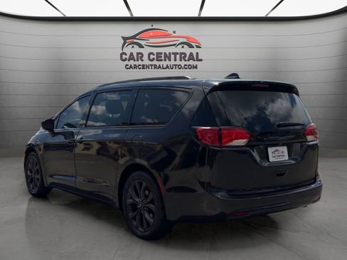 Used 2018 Chrysler Pacifica Touring-L Plus w/ Advanced Safetytec Group FWD image 3
