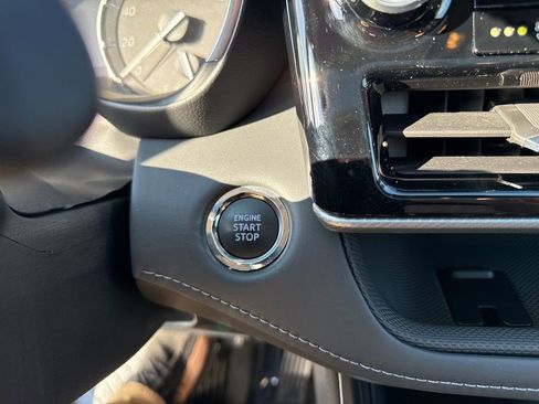 Used 2022 Toyota Highlander Platinum image 26