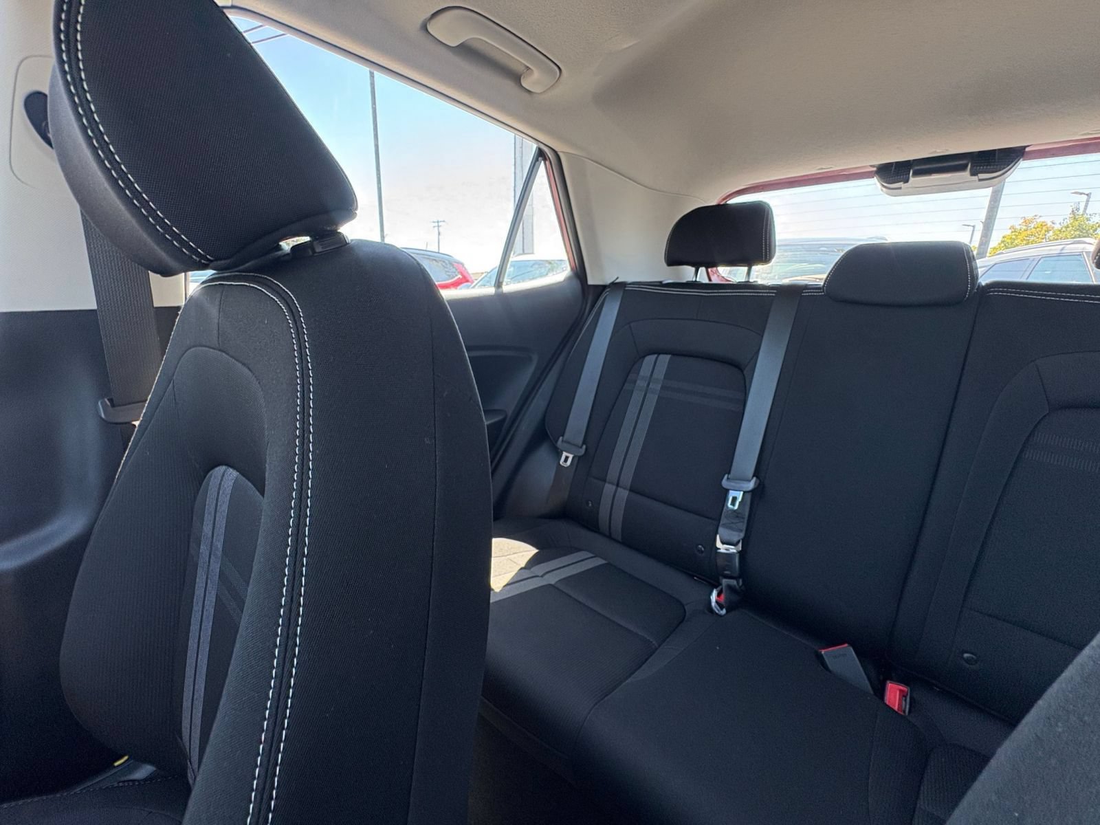 Used 2025 Hyundai Venue SEL FWD image 38