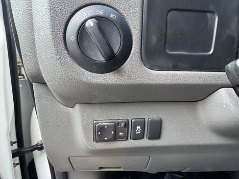 Used 2014 Nissan NV 2500 SV w/ Side & Curtain Airbag Package RWD image 39