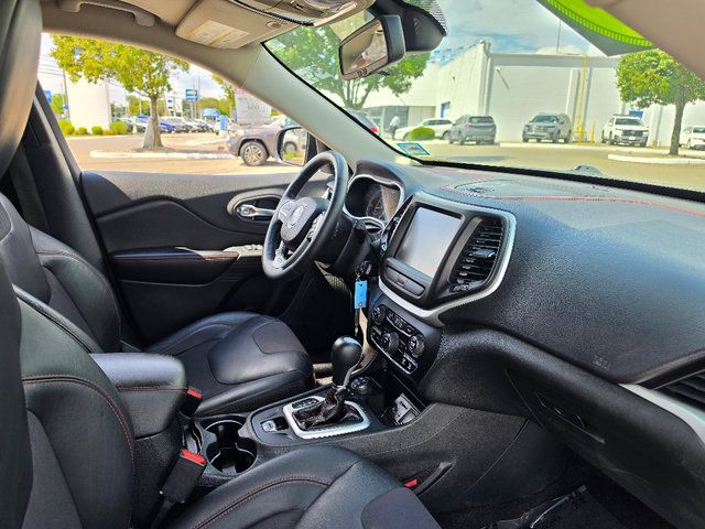 Used 2015 Jeep Cherokee Trailhawk w/ Cold Weather Group AWD/4WD image 12