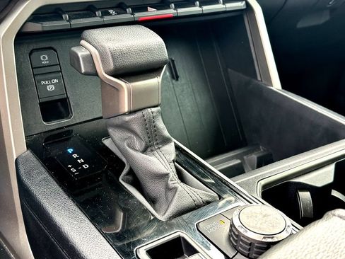 Used 2022 Toyota Tundra SR5 AWD/4WD image 11