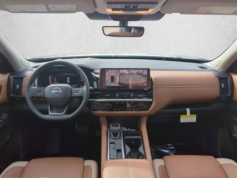 New 2026 Nissan Pathfinder Platinum FWD image 13