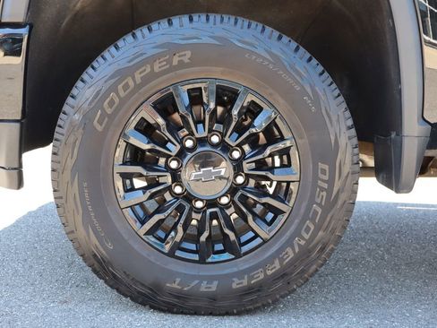 Used 2021 Chevrolet Silverado 2500 LTZ w/ LTZ Plus Package image 34