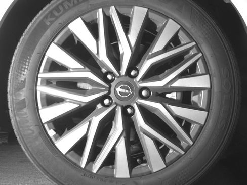 Used 2025 Nissan Altima 2.5 SV FWD image 16