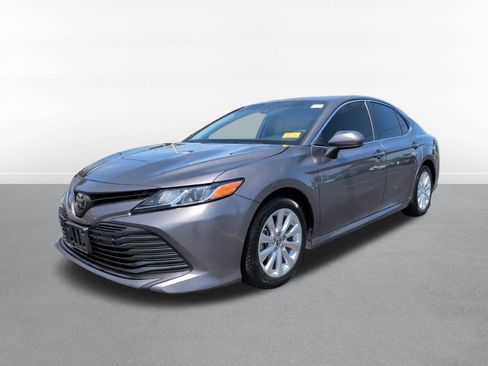 Used 2018 Toyota Camry LE FWD image 25