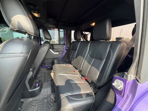 Used 2017 Jeep Wrangler Unlimited Sahara w/ Dual Top Group AWD/4WD image 13