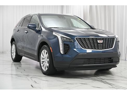 Used 2021 Cadillac XT4 Luxury w/ Cold Weather Package image 2