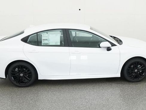 Used 2026 Toyota Camry SE FWD image 38
