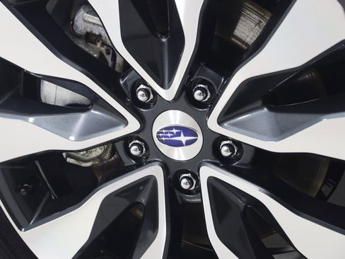 Used 2025 Subaru Outback Touring XT image 17