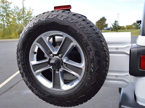 Used 2020 Jeep Wrangler Unlimited Sahara image 37