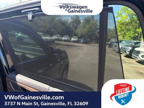 Used 2025 Volkswagen Atlas SEL AWD/4WD image 10