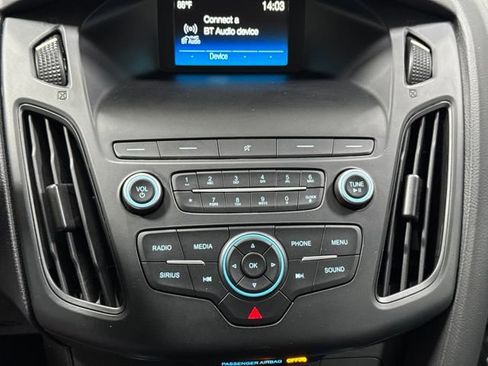 Used 2018 Ford Focus SE FWD image 16