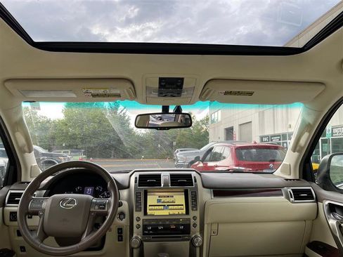 Used 2011 Lexus GX 460 image 28