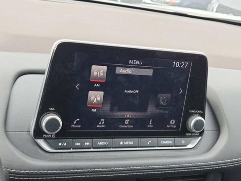 Used 2023 Nissan Rogue S image 19