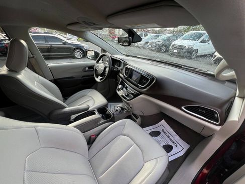Used 2021 Chrysler Voyager Lxi FWD image 30