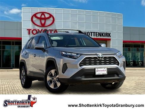 Used 2023 Toyota RAV4 XLE image 1