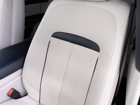 Certified 2020 Rolls-Royce Cullinan image 19