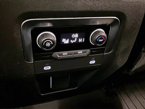 Used 2021 Chevrolet Tahoe Z71 image 28