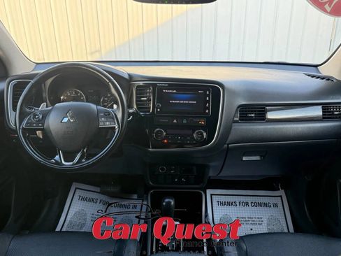 Used 2017 Mitsubishi Outlander GT AWD/4WD image 23