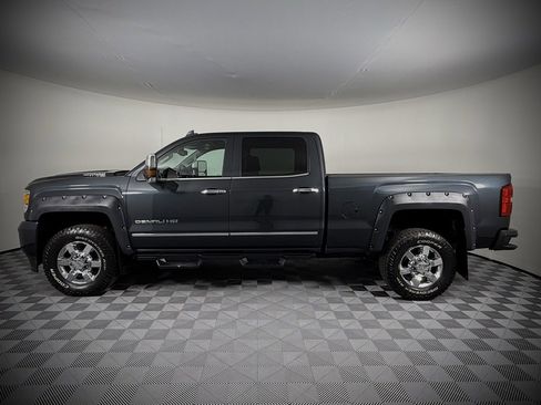 Used 2019 GMC Sierra 2500 Denali image 2